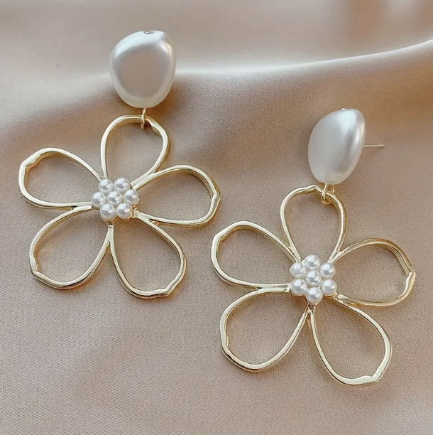 The Little Shoppe: Fashion Gold Hollow Flower Pearl Earrings